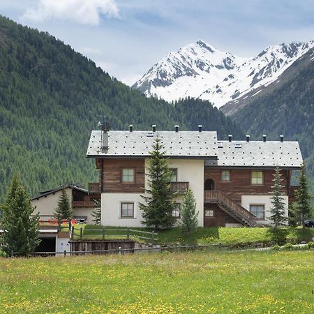 Residence Le Cascate Livigno Exteriör bild