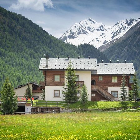 Residence Le Cascate Livigno Exteriör bild