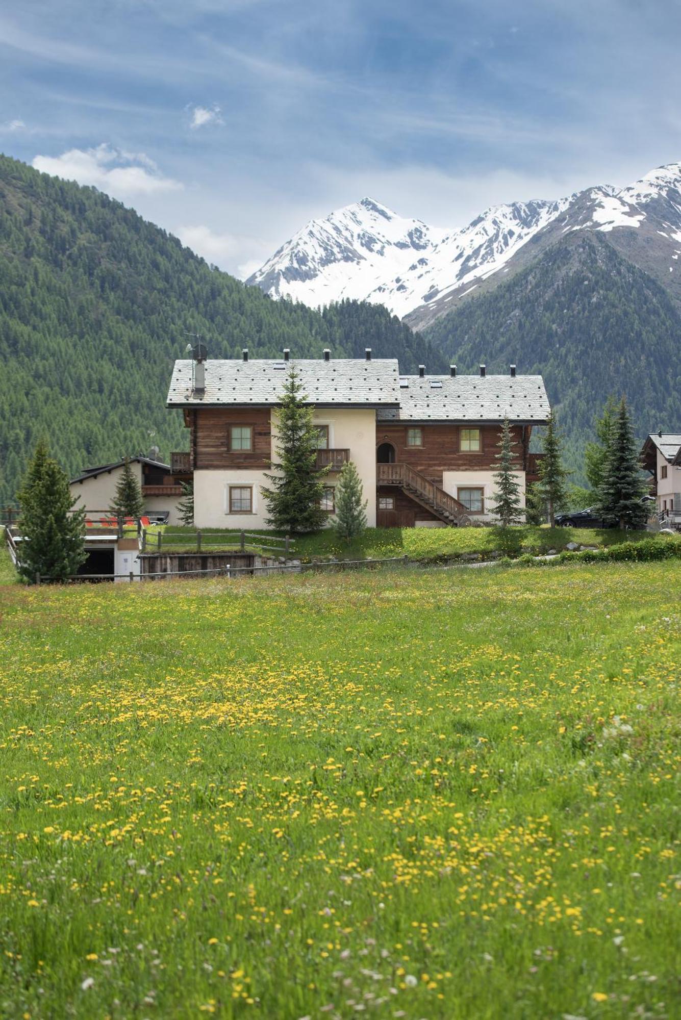 Residence Le Cascate Livigno Exteriör bild