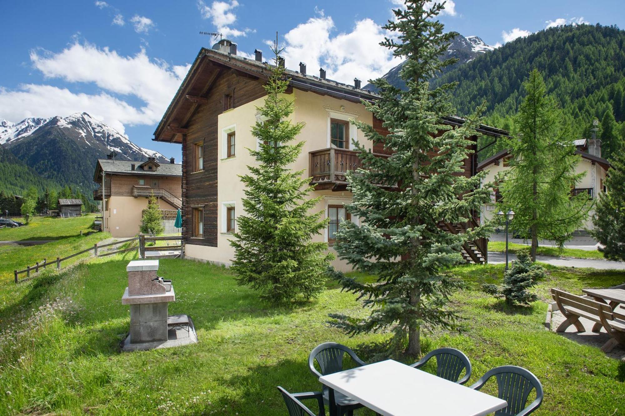 Residence Le Cascate Livigno Exteriör bild