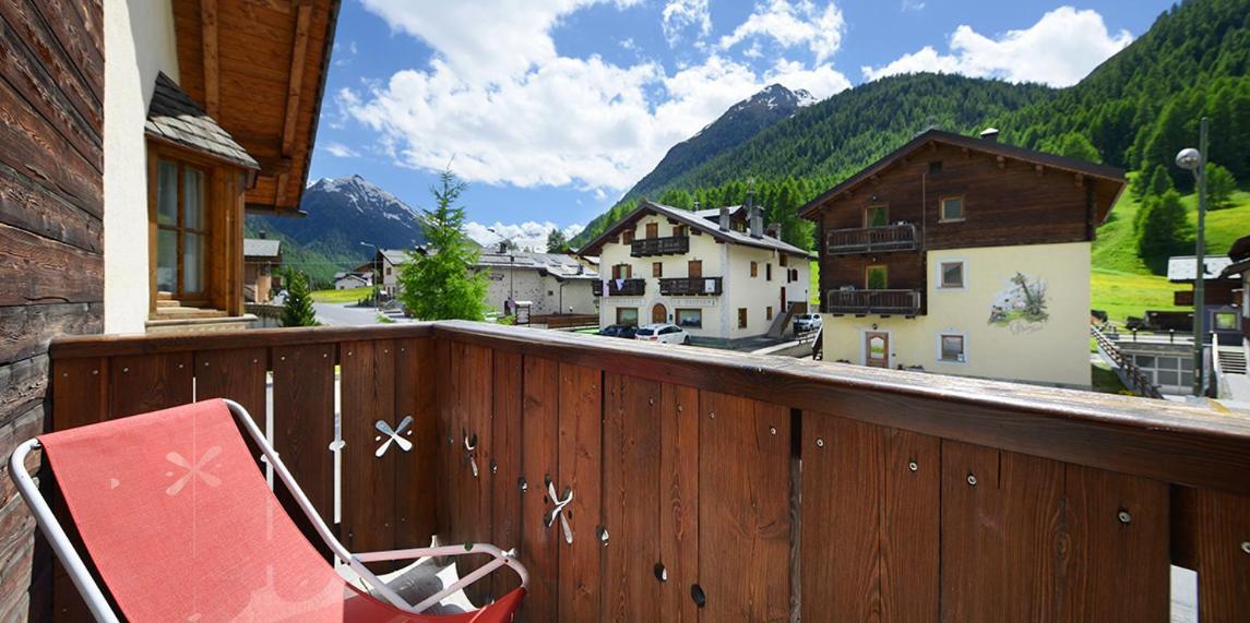 Residence Le Cascate Livigno Exteriör bild