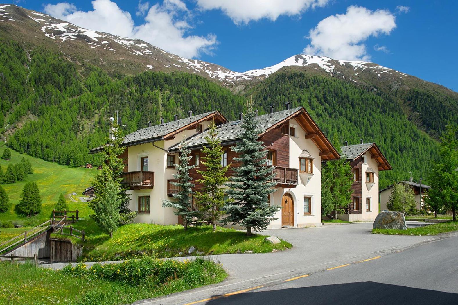 Residence Le Cascate Livigno Exteriör bild